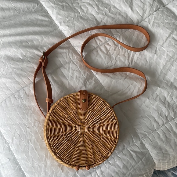 Universal Thread adjustable strap rattan purse - Picture 2 of 3